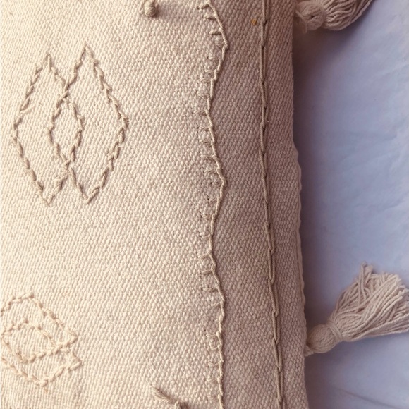 Vintage textured cotton rectangular pillow tassels at ends feather down insert - Picture 9 of 12